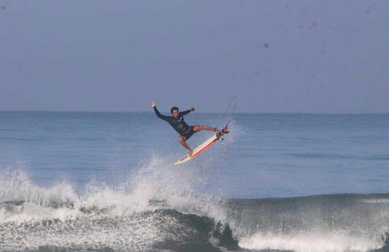 Surfers Villa Medewi Jembrana Екстериор снимка